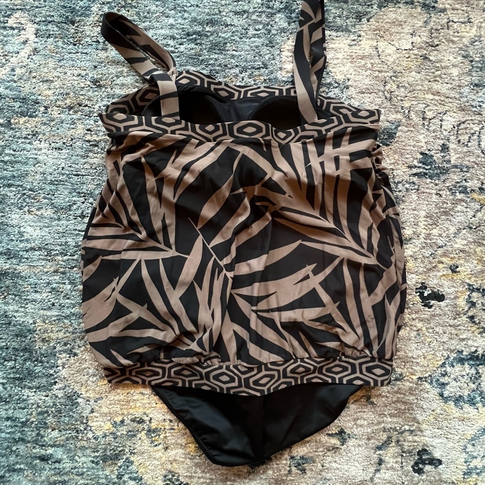 Miraclesuit ๐ด Black & Tan Palm Print - Picture 3 of 9
